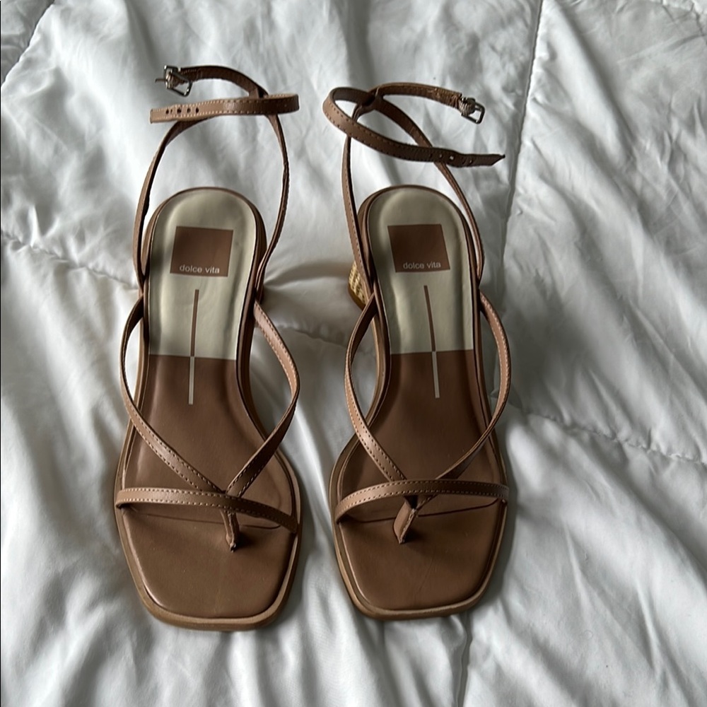 Dolce Vita Tan Strappy Sandals Modern Square-Toe